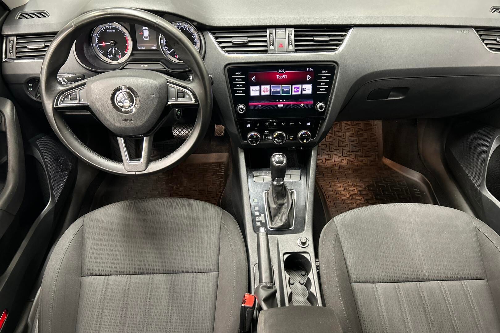 Skoda Octavia iso kuva 11