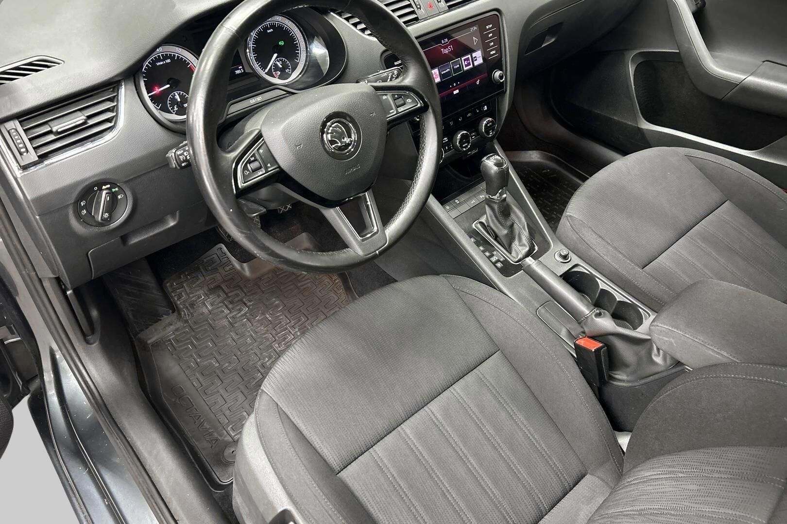 Skoda Octavia iso kuva 9