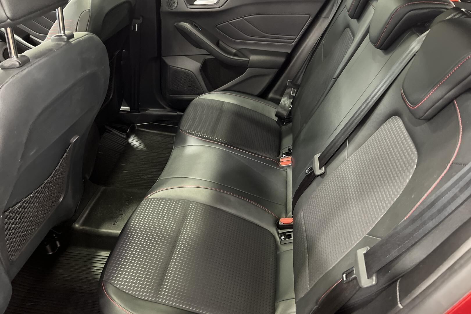 Ford Focus iso kuva 10