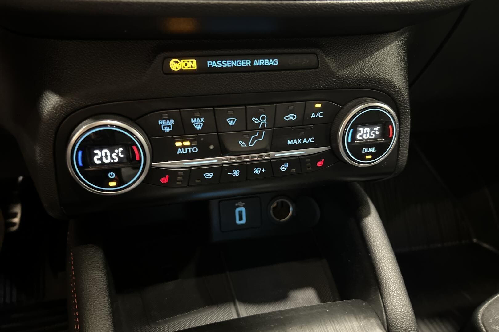 Ford Focus iso kuva 20