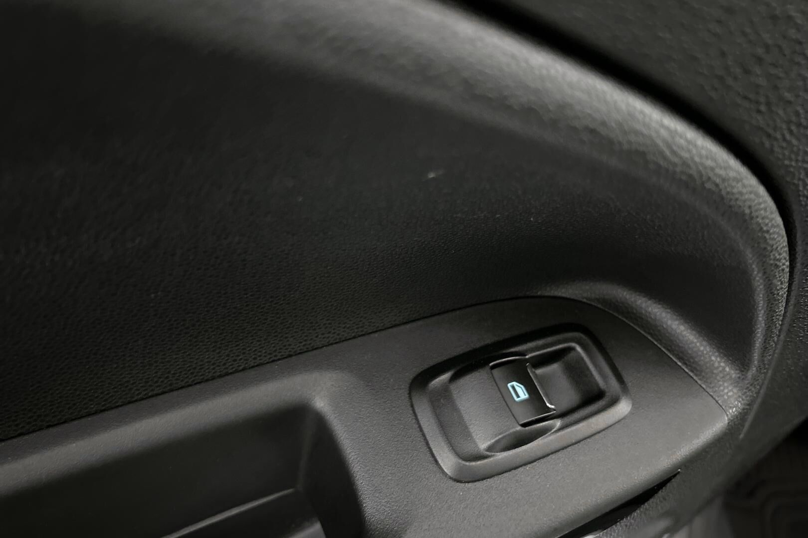 Ford Ecosport iso kuva 14