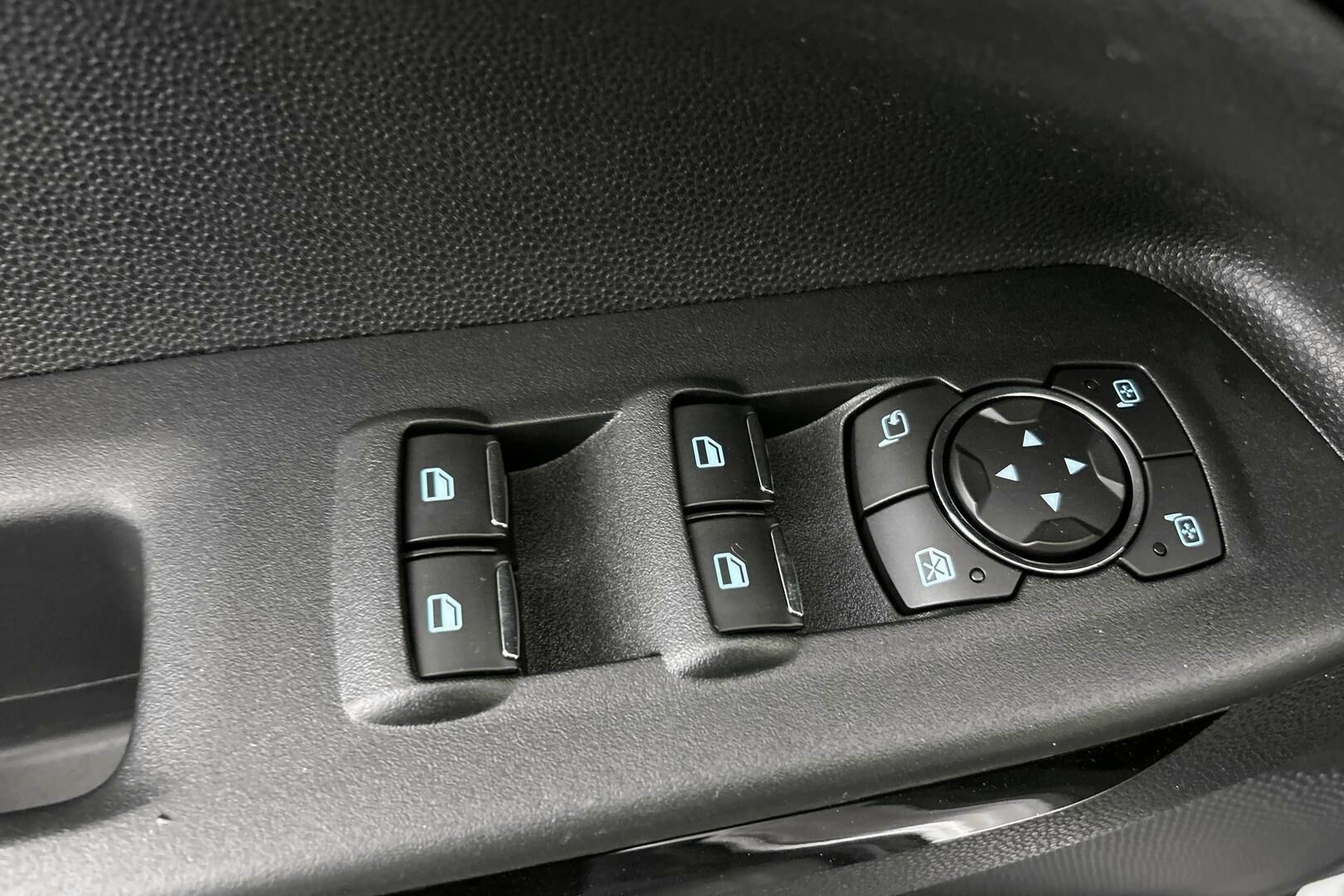 Ford Ecosport iso kuva 15