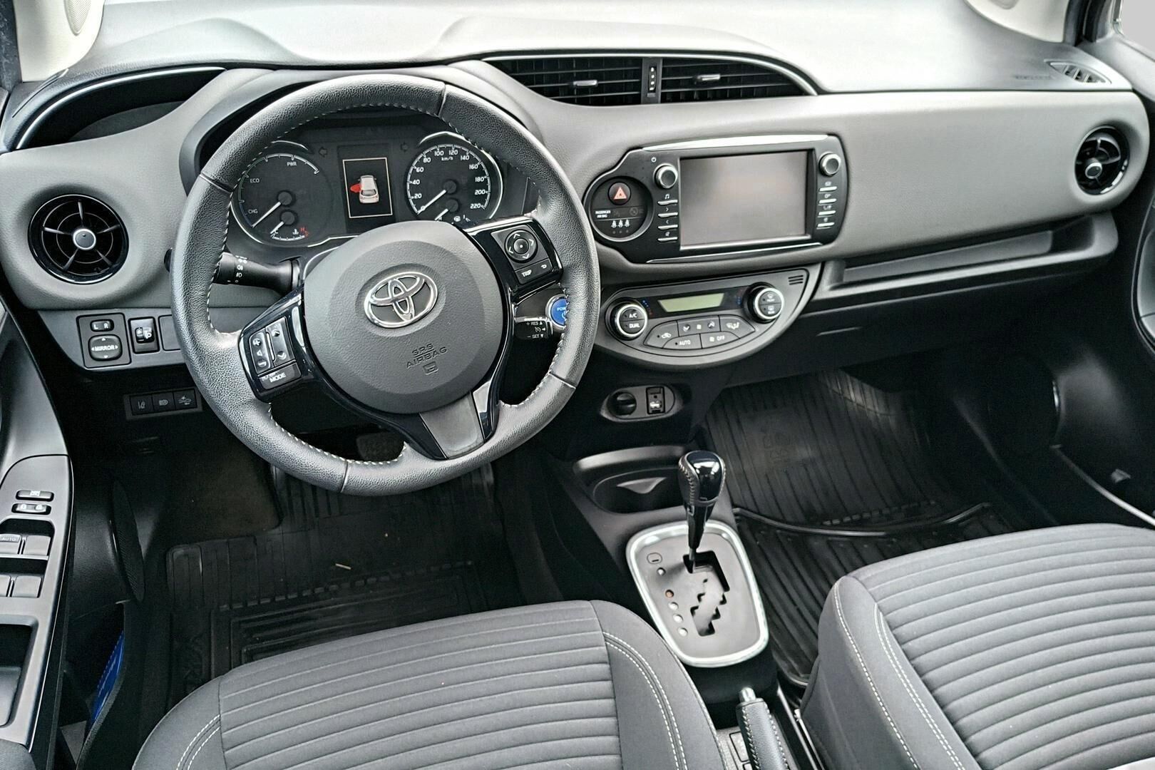 Toyota Yaris iso kuva 1