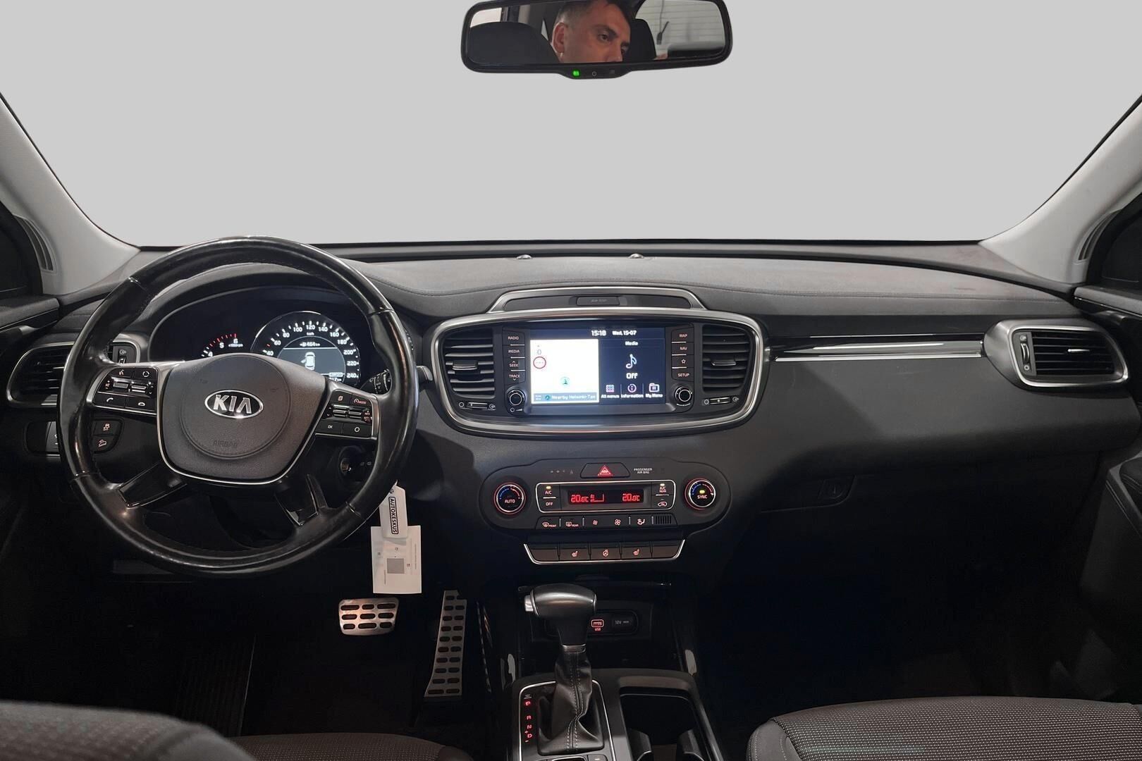 Kia Sorento iso kuva 10