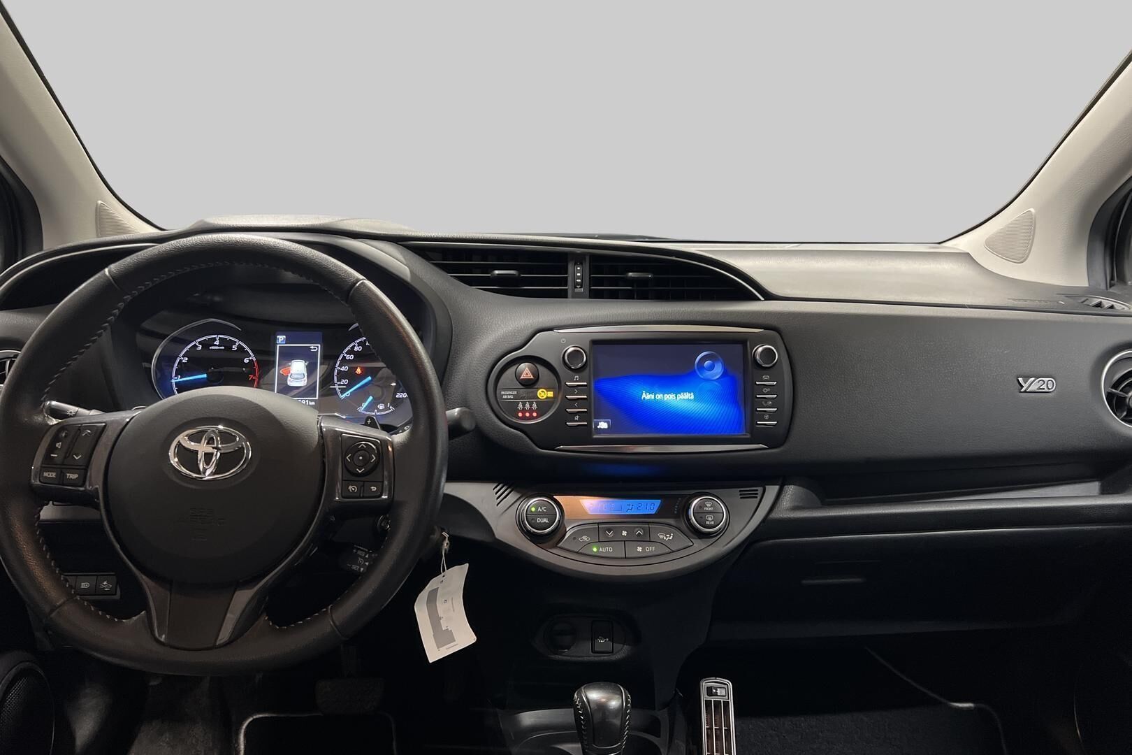 Toyota Yaris iso kuva 10