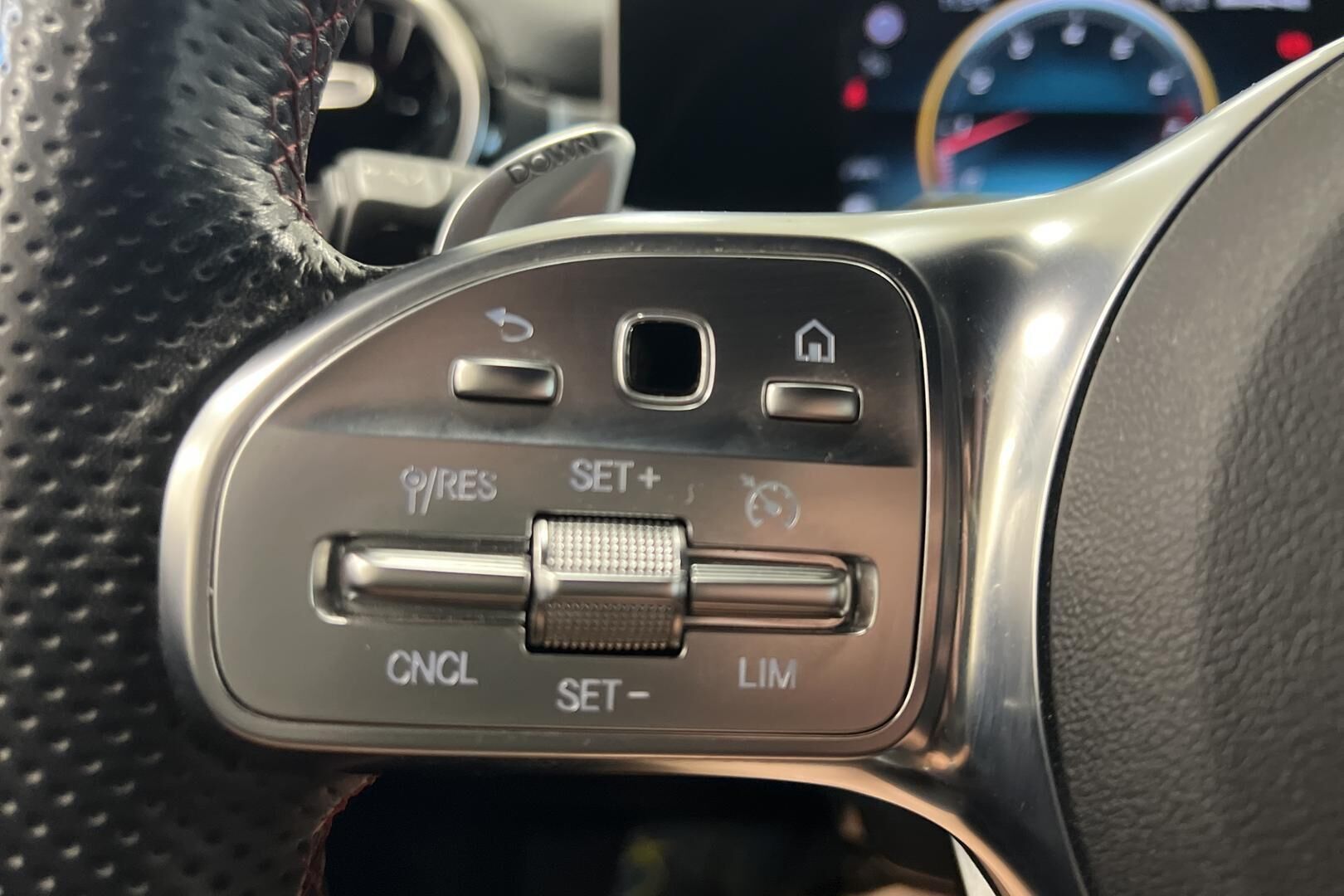 Mercedes-Benz A 35 AMG iso kuva 20