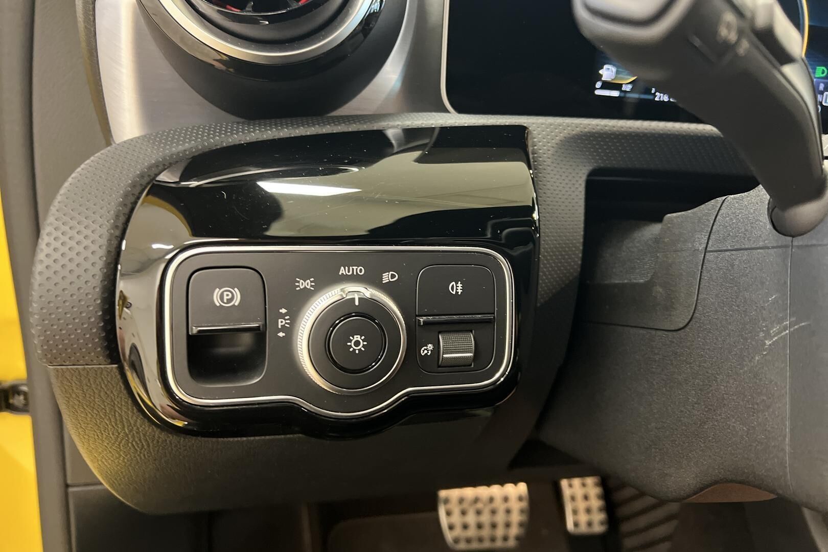 Mercedes-Benz A 35 AMG iso kuva 22