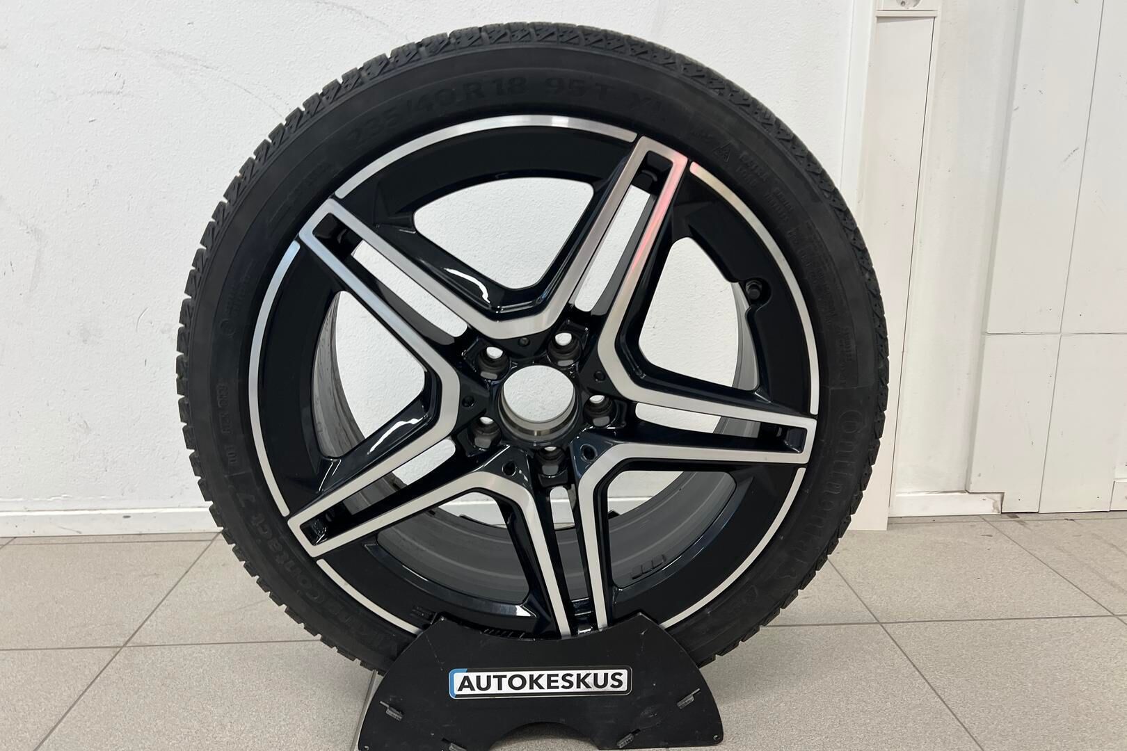 Mercedes-Benz A 35 AMG iso kuva 24