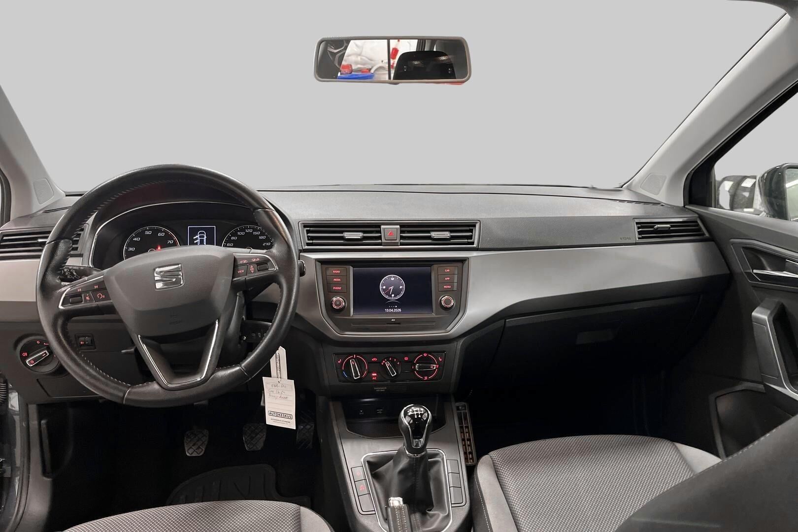 Seat Ibiza iso kuva 9