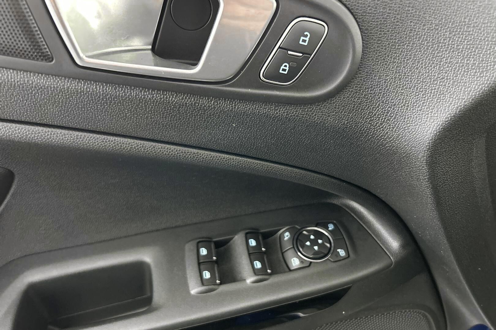 Ford Ecosport iso kuva 15