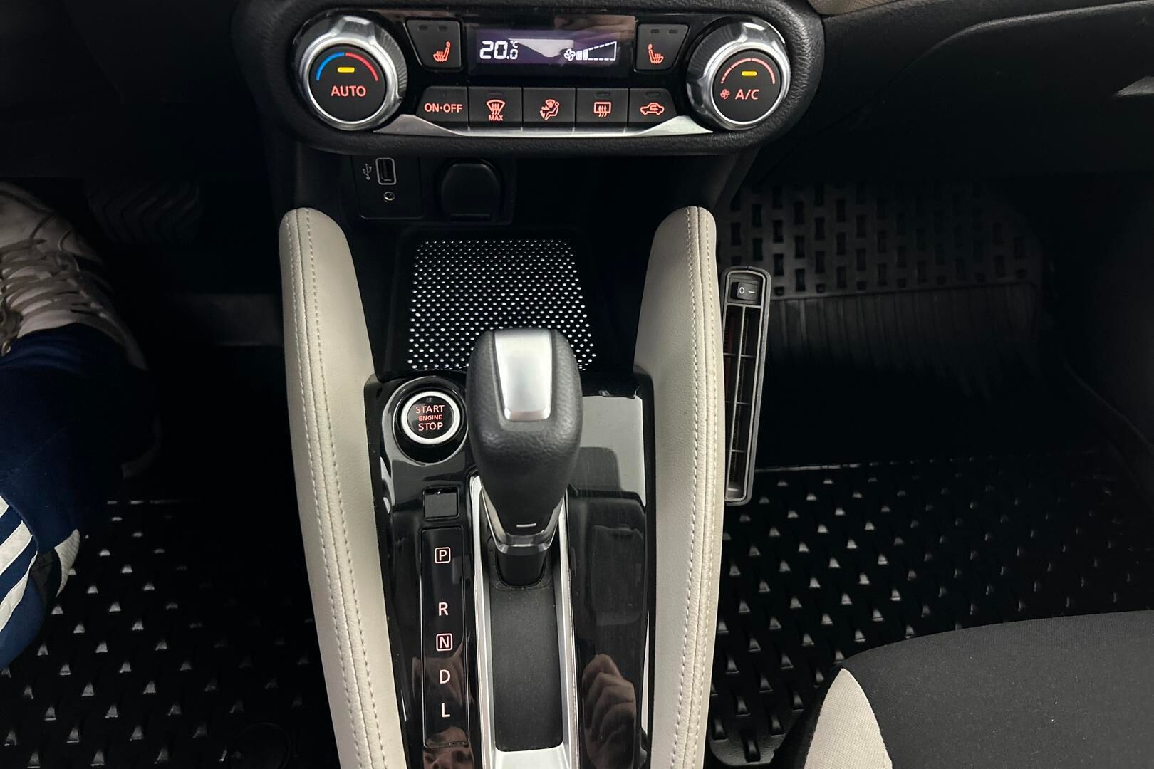 Nissan Micra iso kuva 13