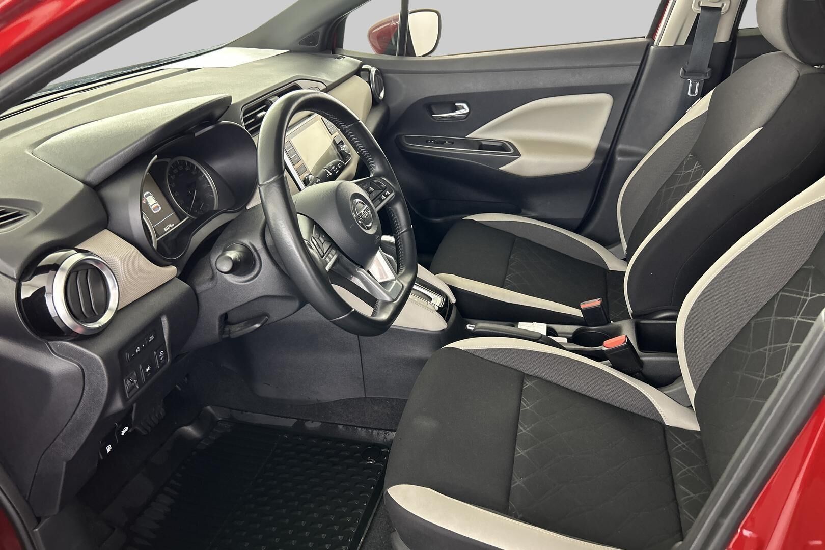 Nissan Micra iso kuva 18