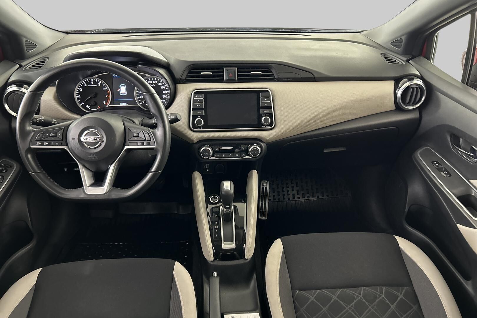 Nissan Micra iso kuva 9