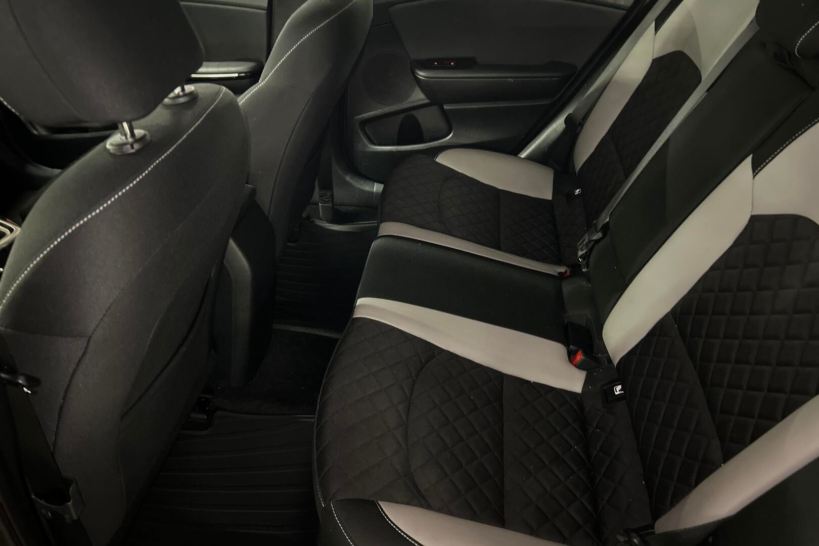 Kia Ceed iso kuva 10