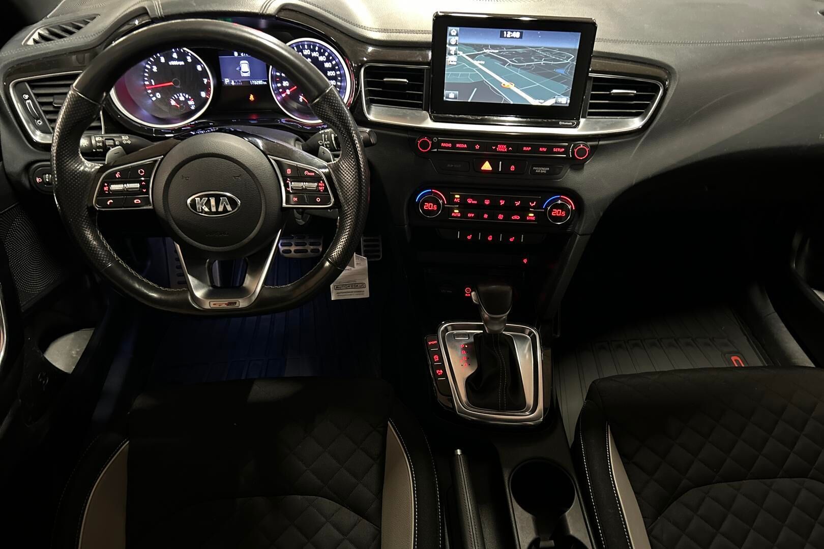 Kia Ceed iso kuva 11