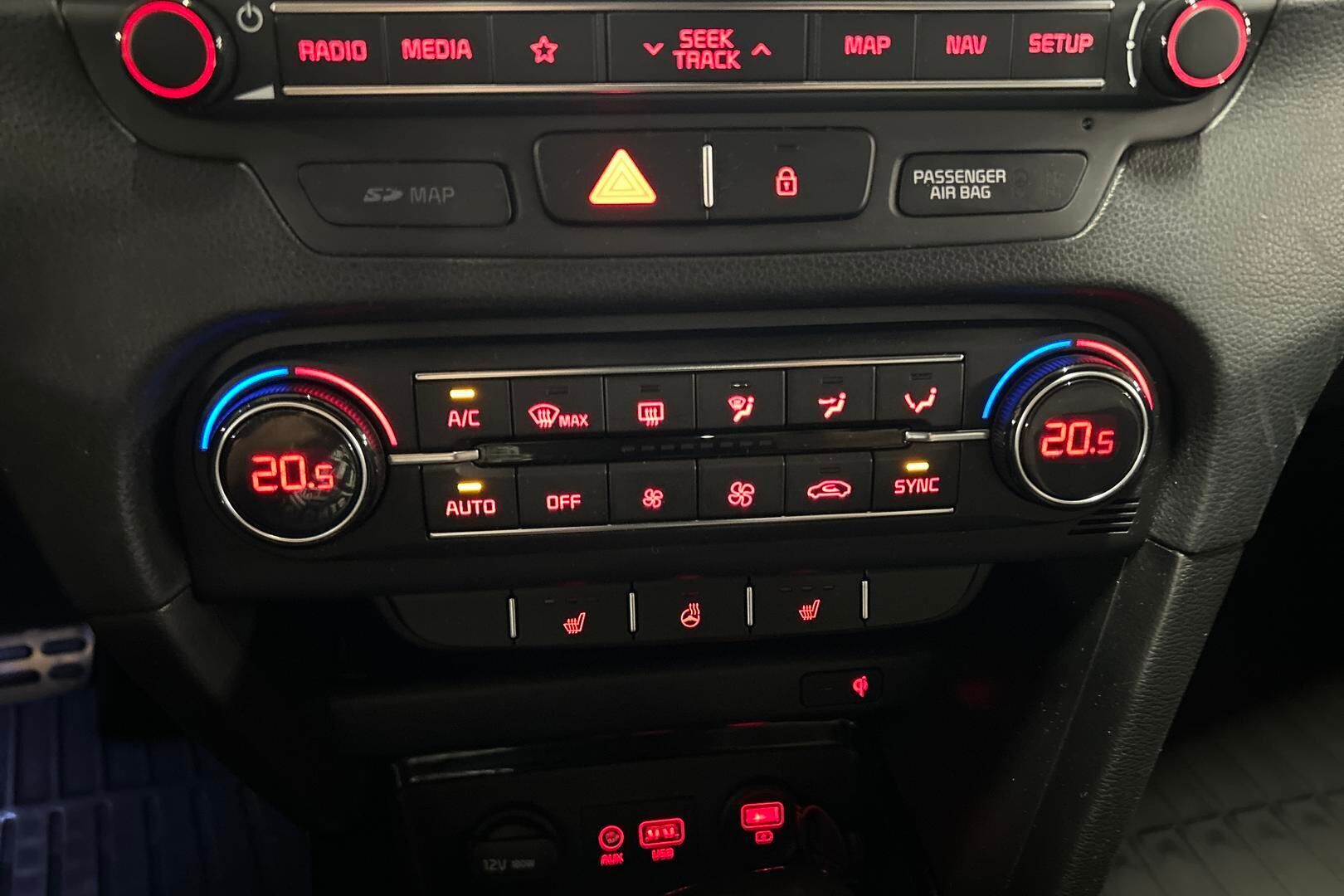 Kia Ceed iso kuva 19