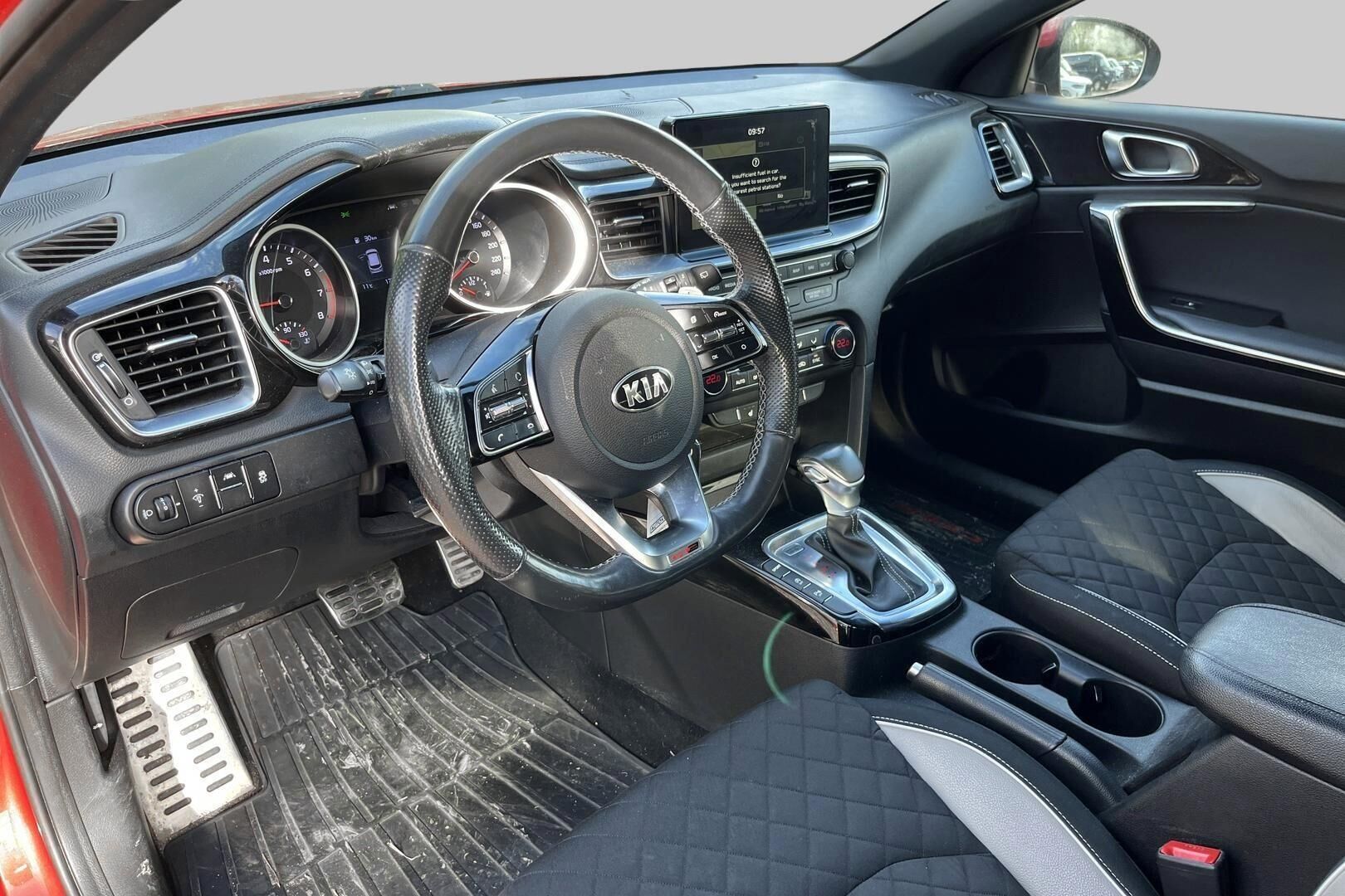 Kia Ceed iso kuva 2