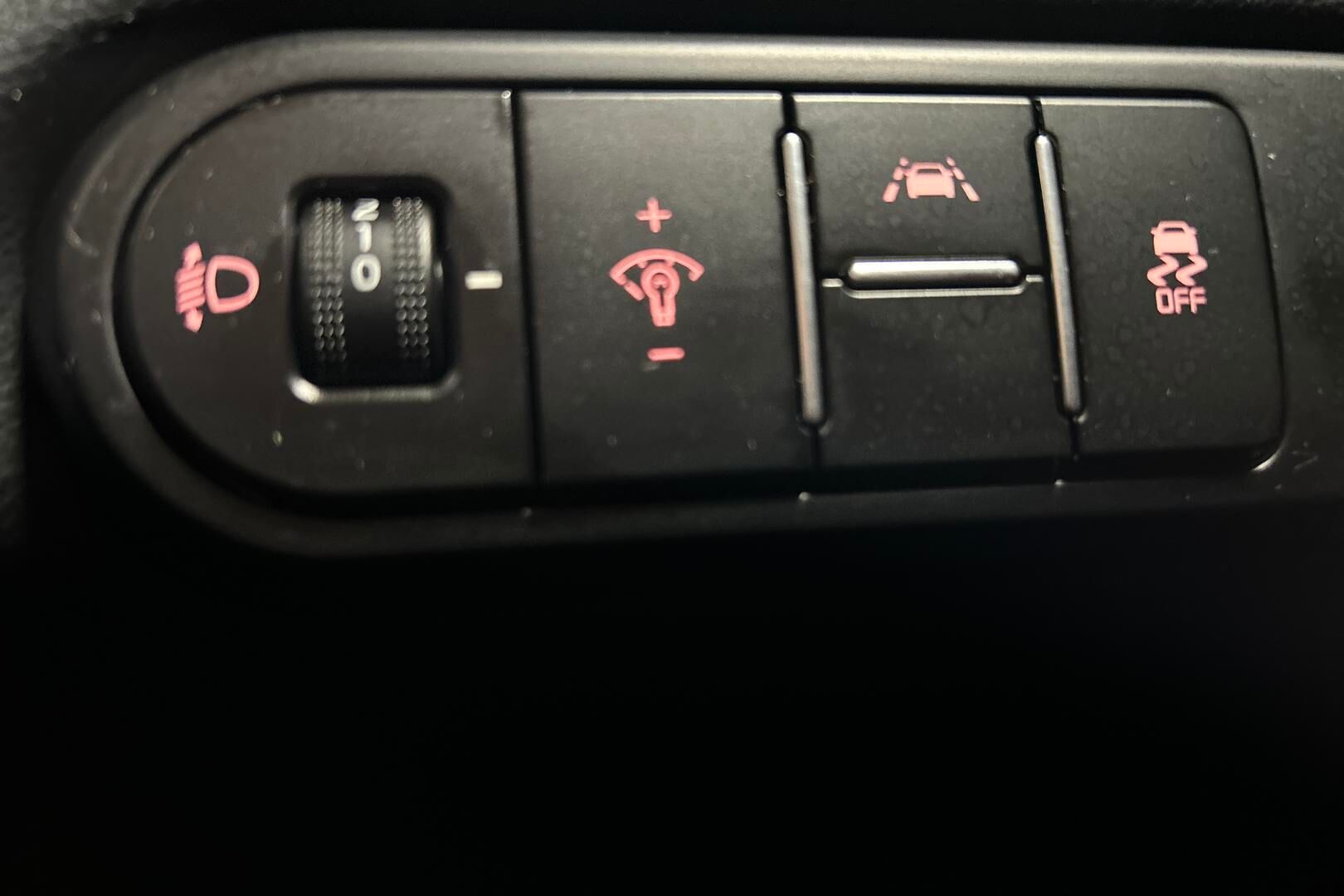 Kia Ceed iso kuva 24