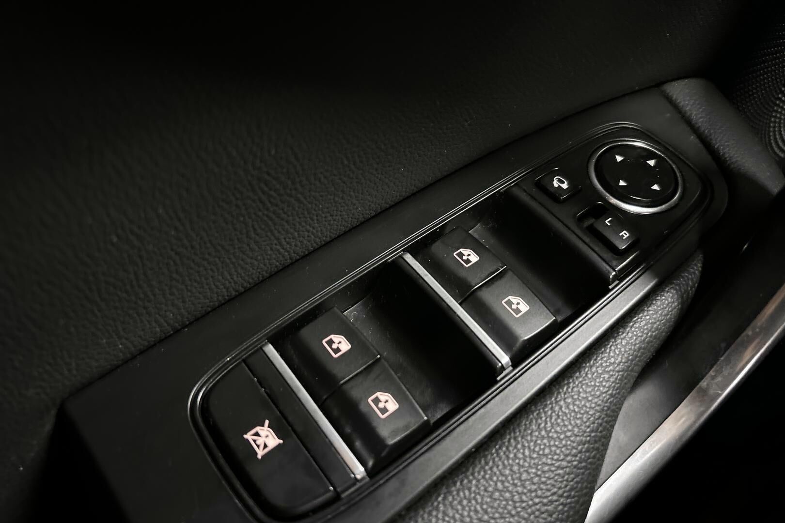 Kia Ceed iso kuva 25
