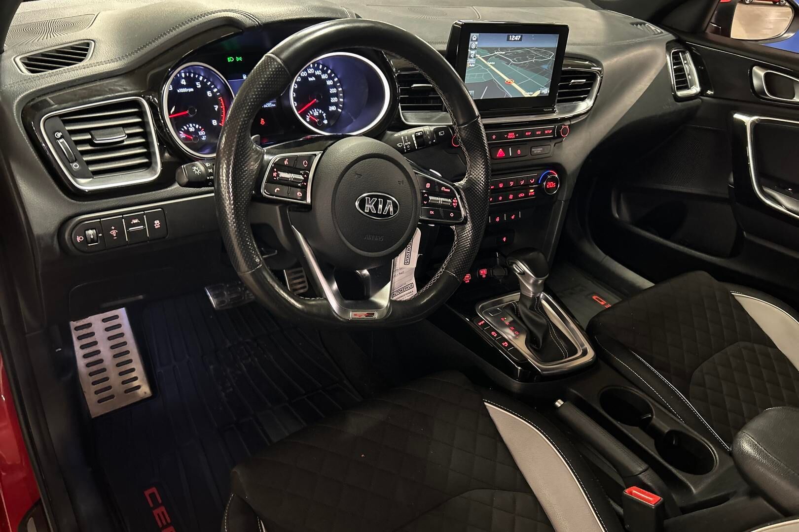 Kia Ceed iso kuva 9