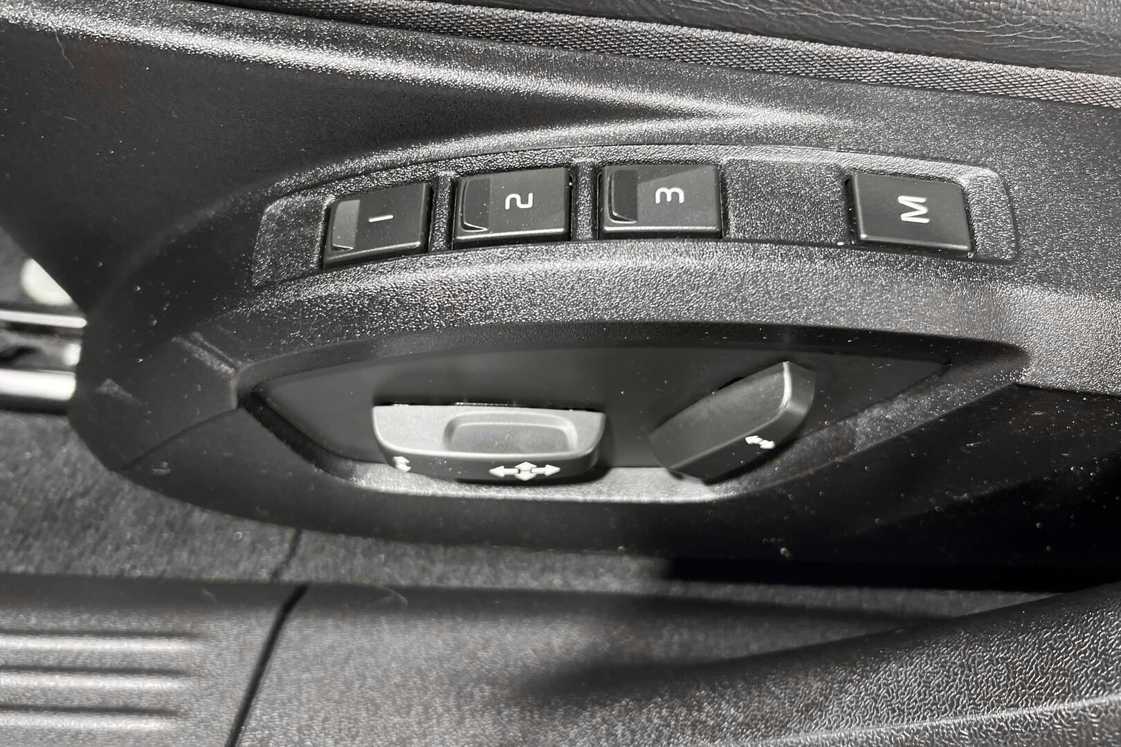 Volvo V40 iso kuva 14