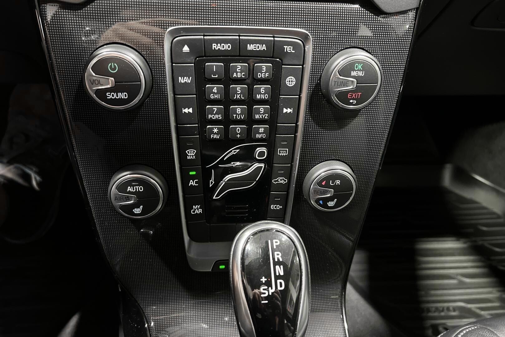 Volvo V40 iso kuva 18