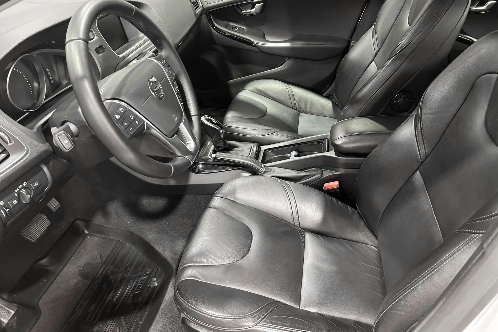 Volvo V40 iso kuva 9