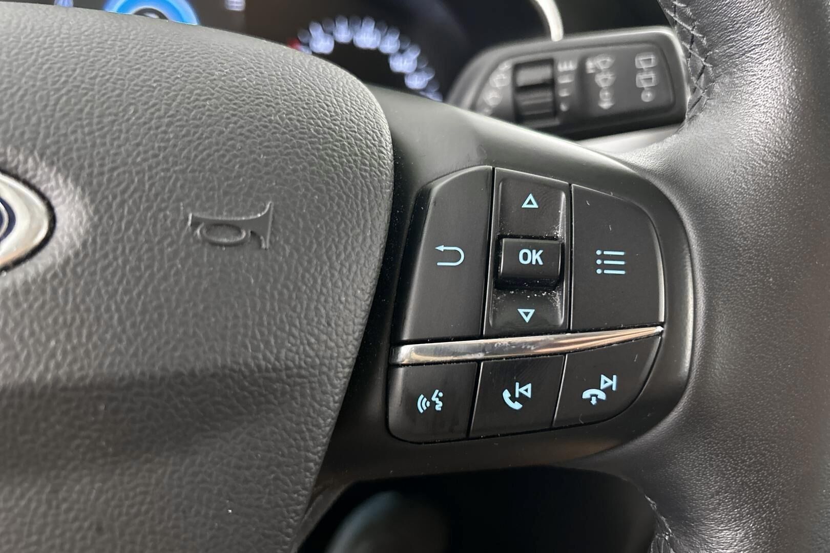 Ford Focus iso kuva 24