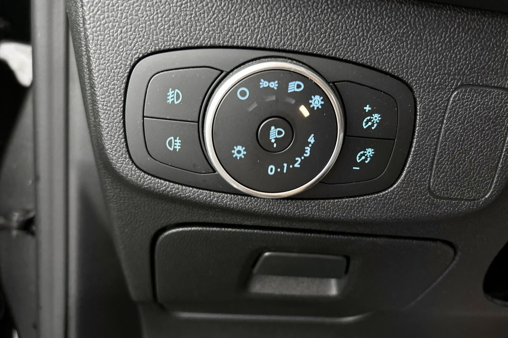 Ford Focus iso kuva 25