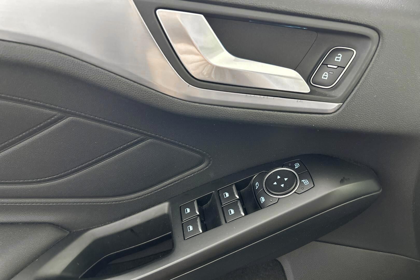 Ford Focus iso kuva 26