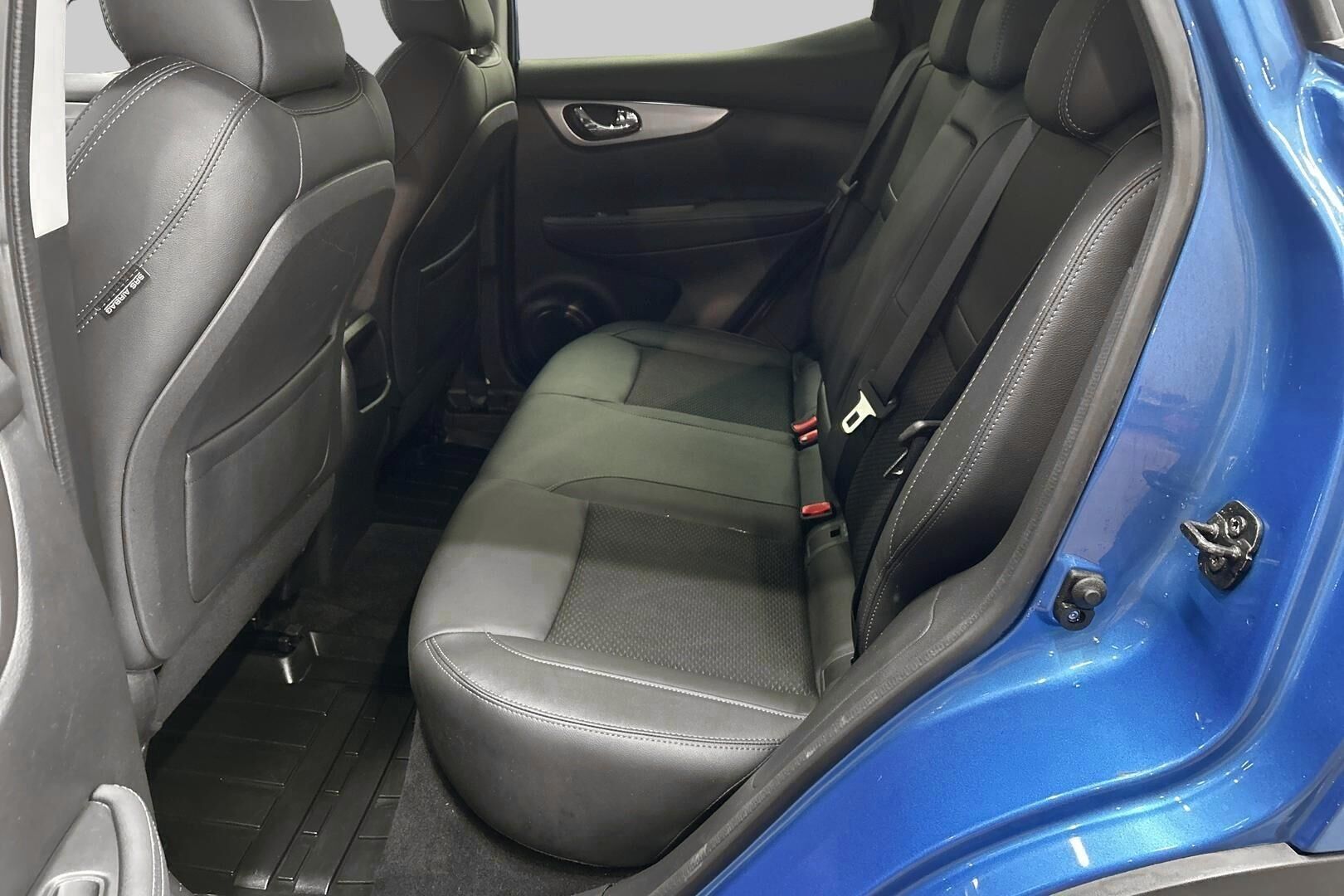 Nissan Qashqai iso kuva 8