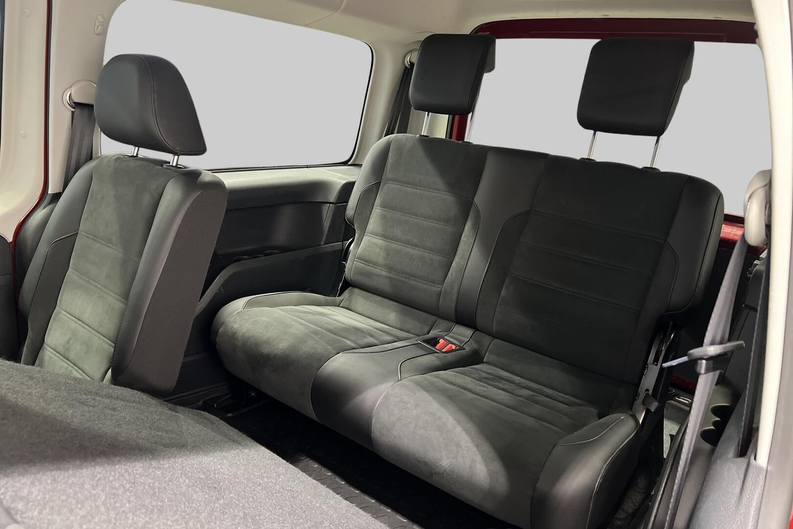 Volkswagen Caddy Maxi iso kuva 24