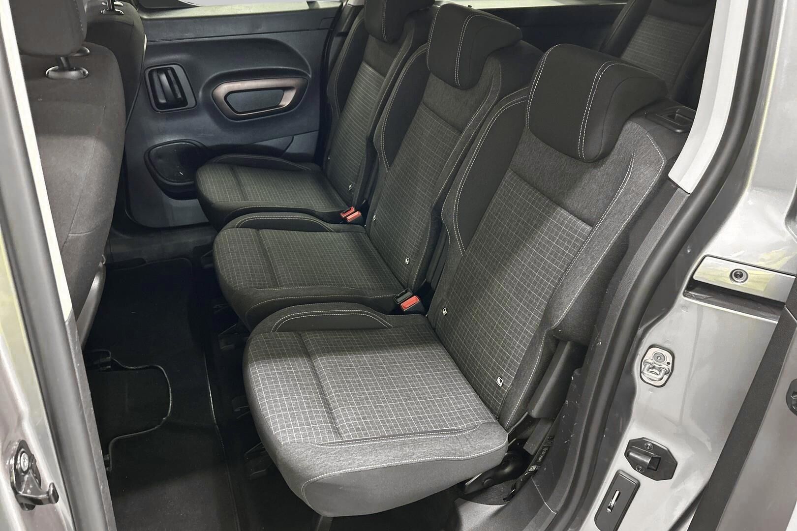 Peugeot Rifter iso kuva 10