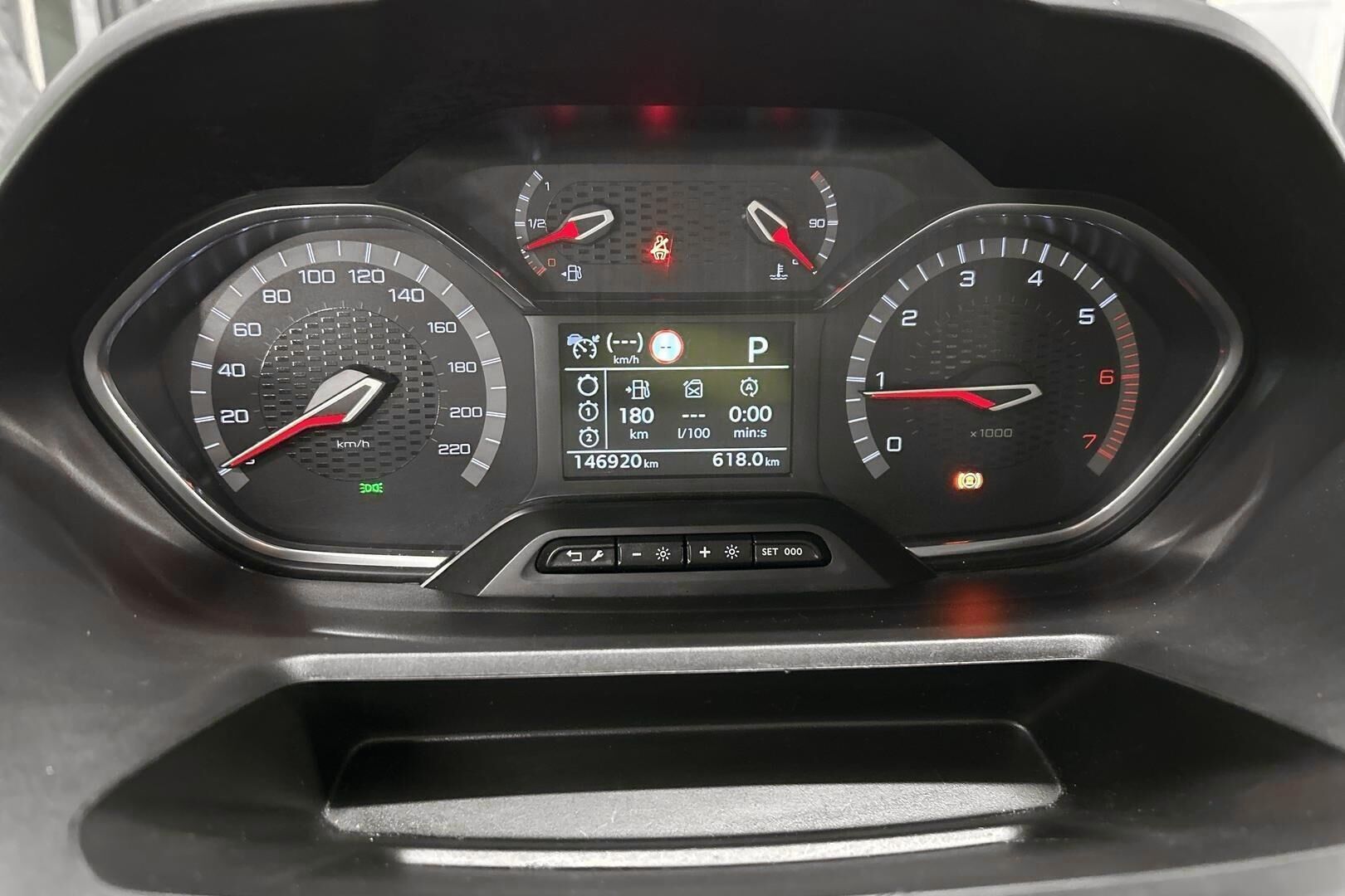 Peugeot Rifter iso kuva 14