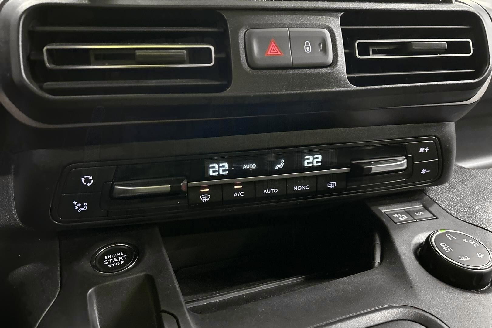 Peugeot Rifter iso kuva 16