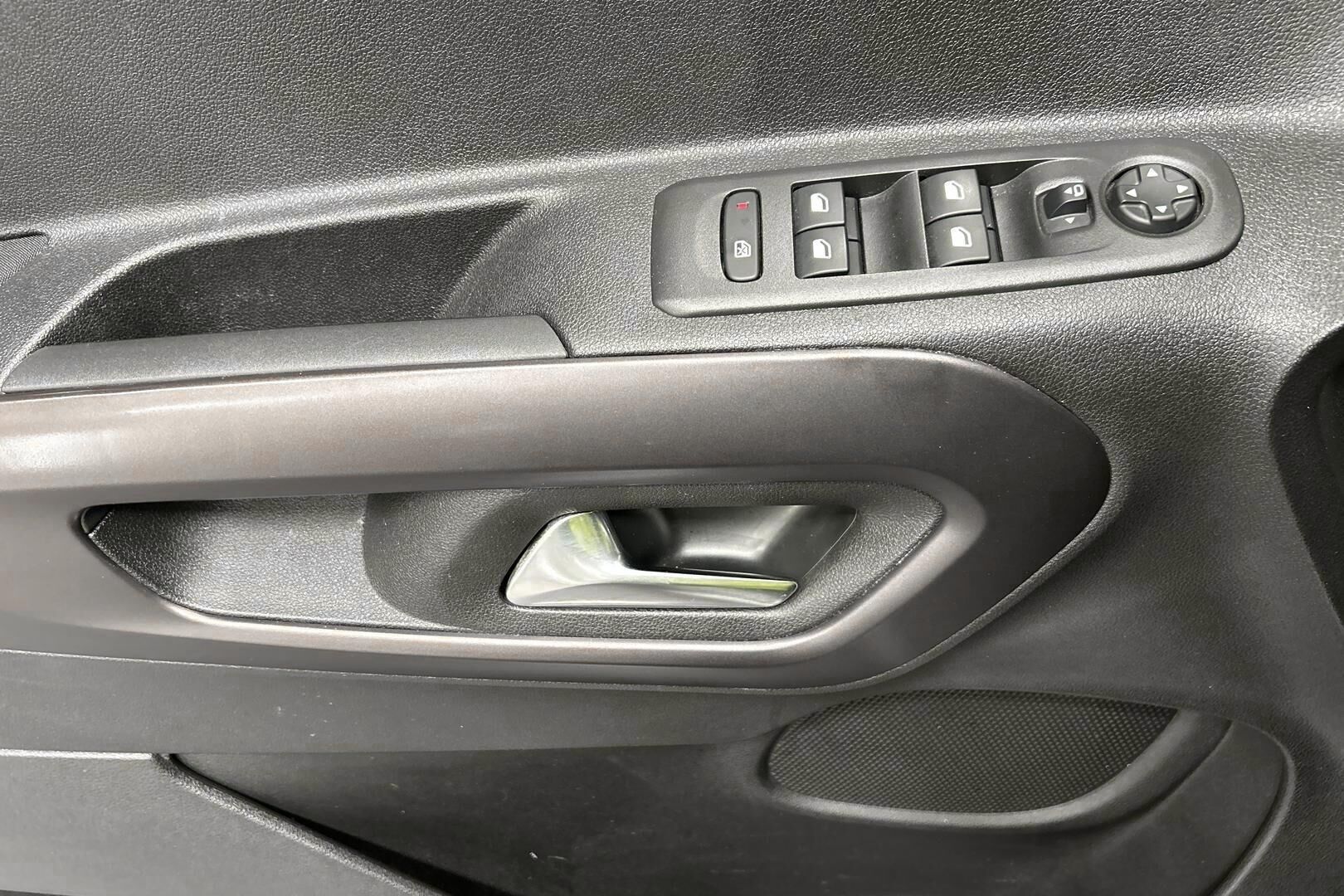 Peugeot Rifter iso kuva 21