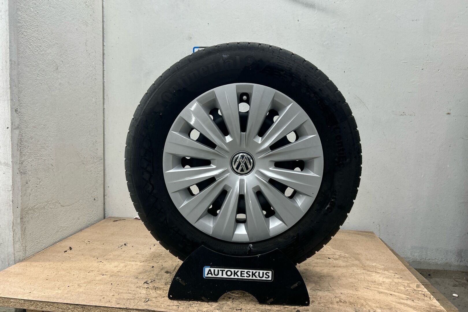 Volkswagen Golf iso kuva 8