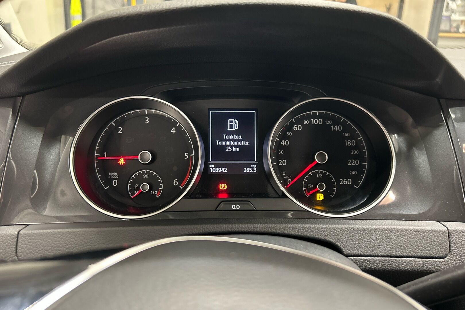 Volkswagen Golf iso kuva 9