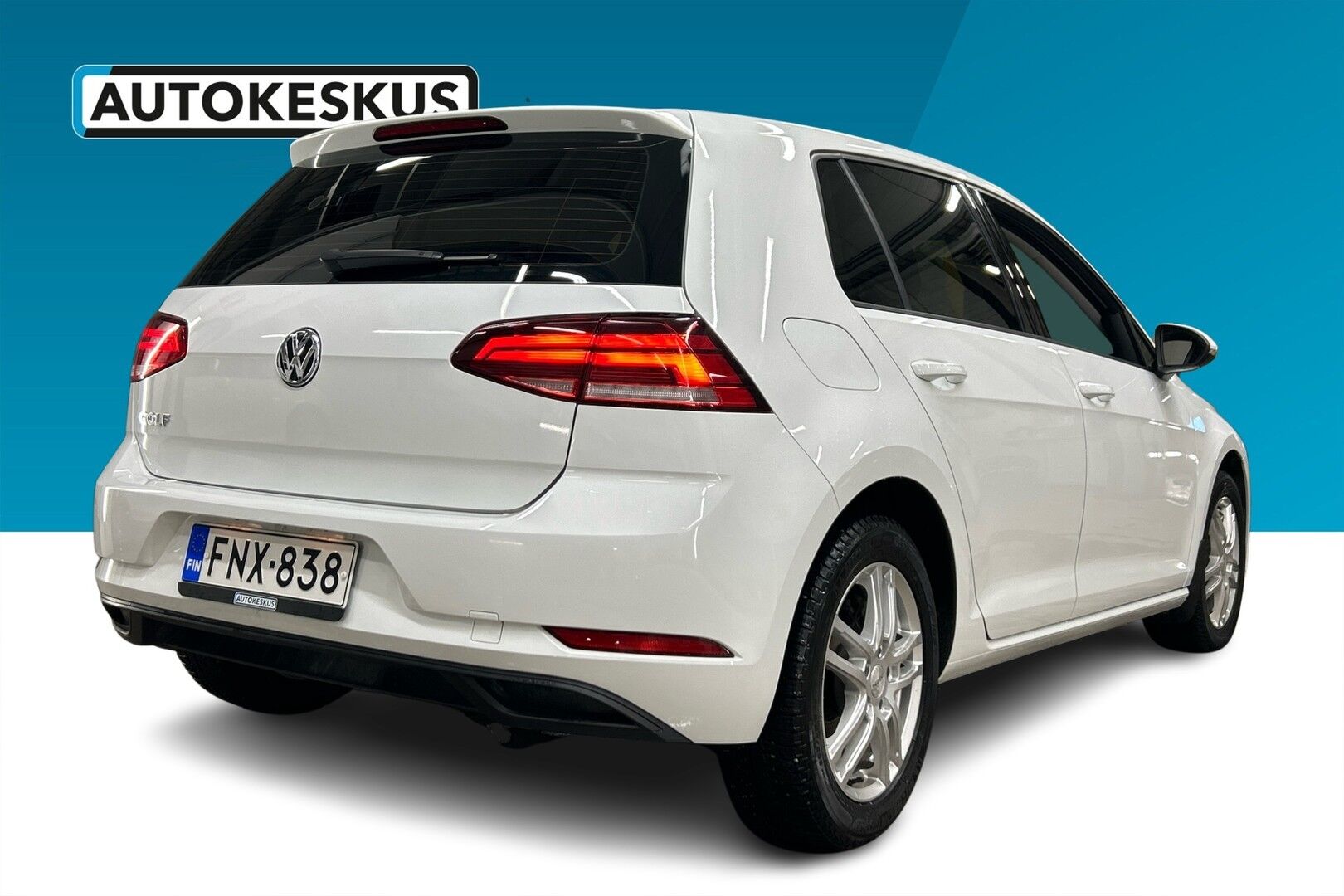 Volkswagen Golf iso kuva 2
