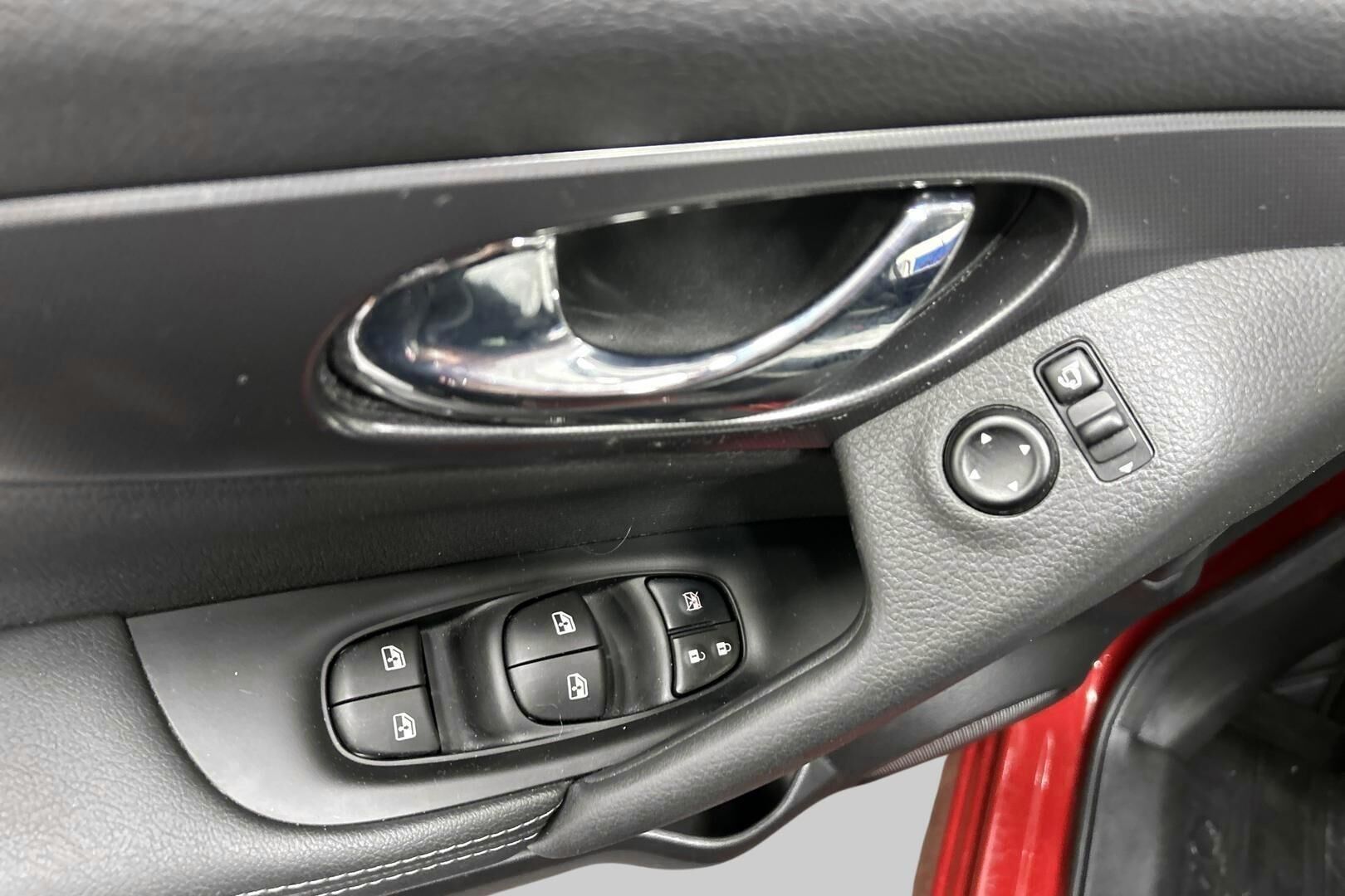 Nissan Qashqai iso kuva 17