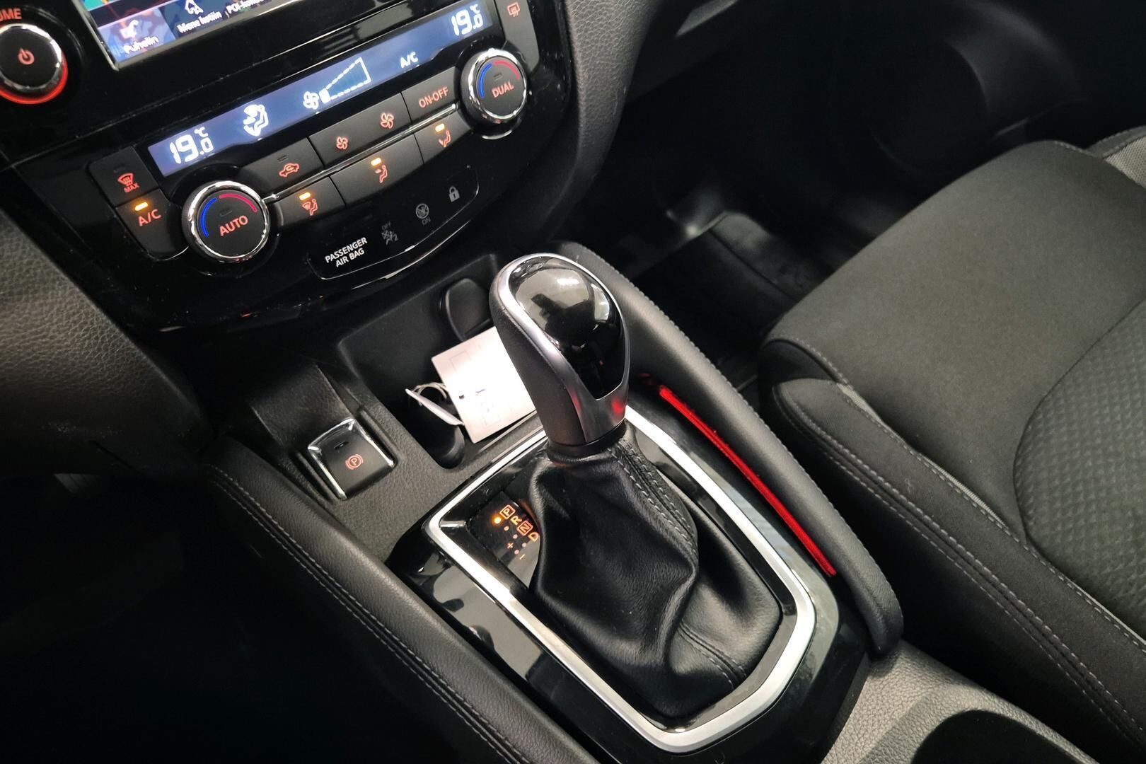 Nissan Qashqai iso kuva 17
