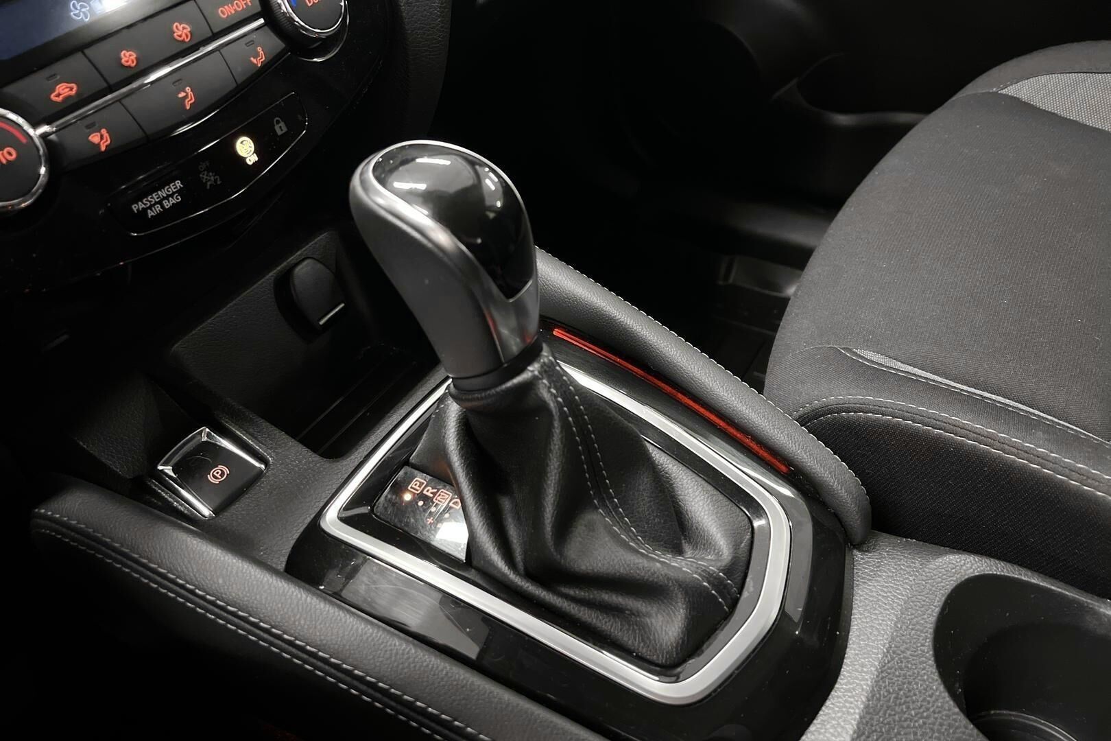 Nissan Qashqai iso kuva 12