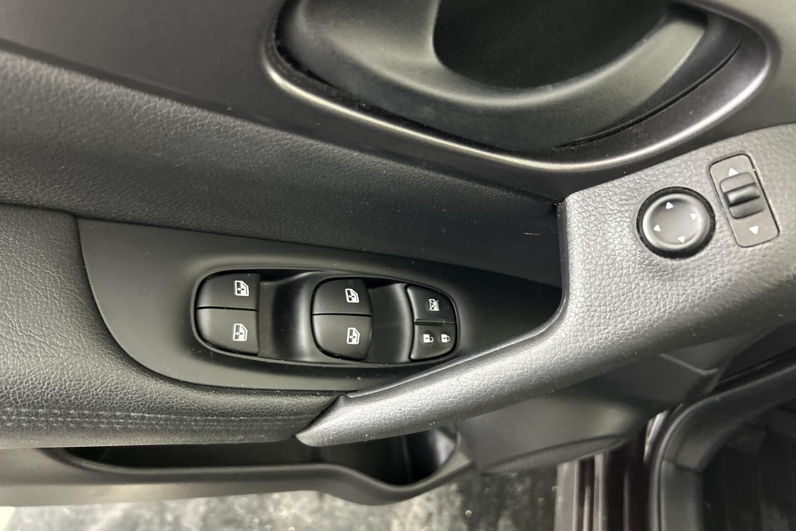 Nissan Qashqai iso kuva 21