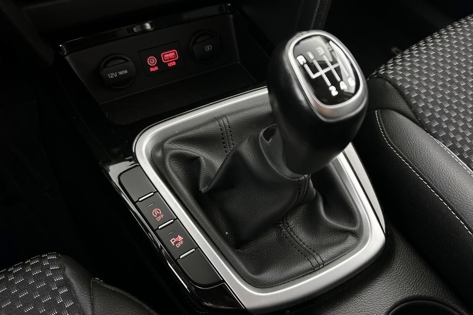 Kia Ceed iso kuva 13