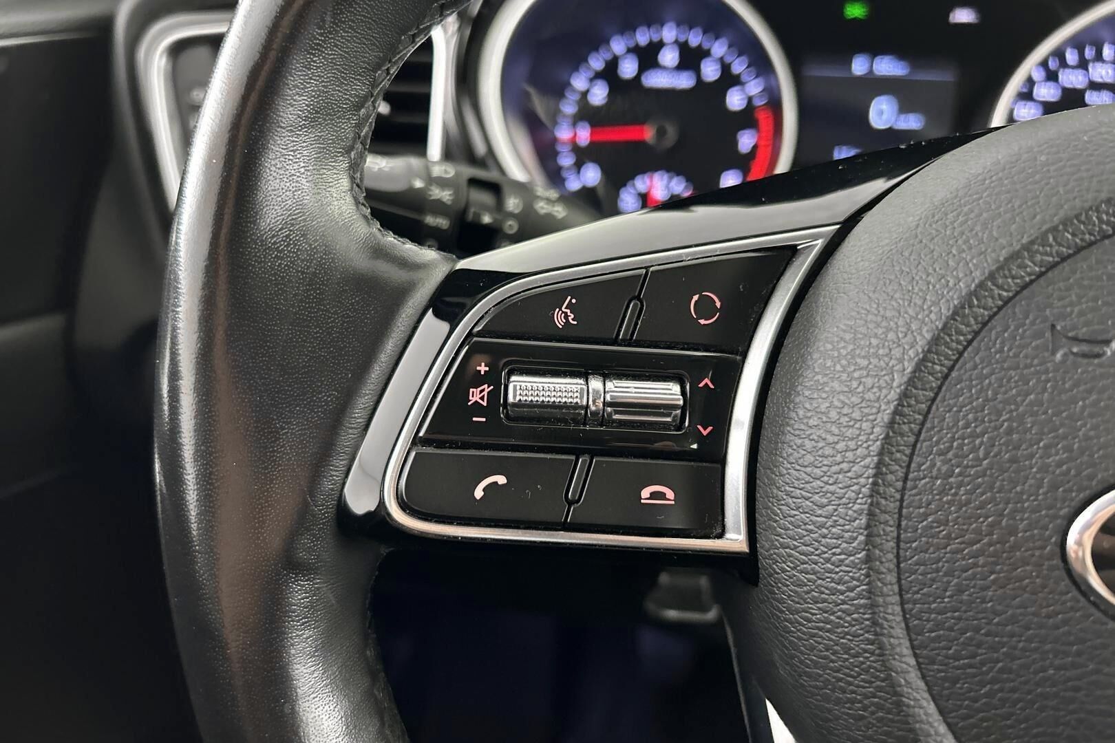 Kia Ceed iso kuva 17