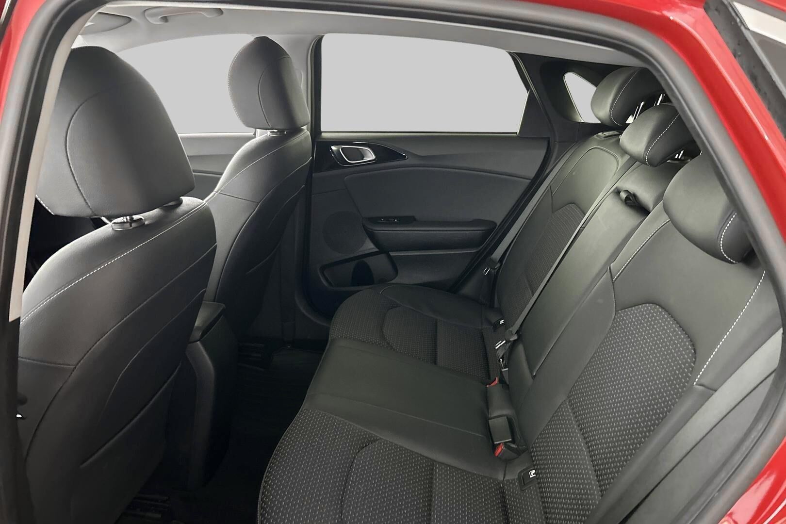 Kia Ceed iso kuva 7