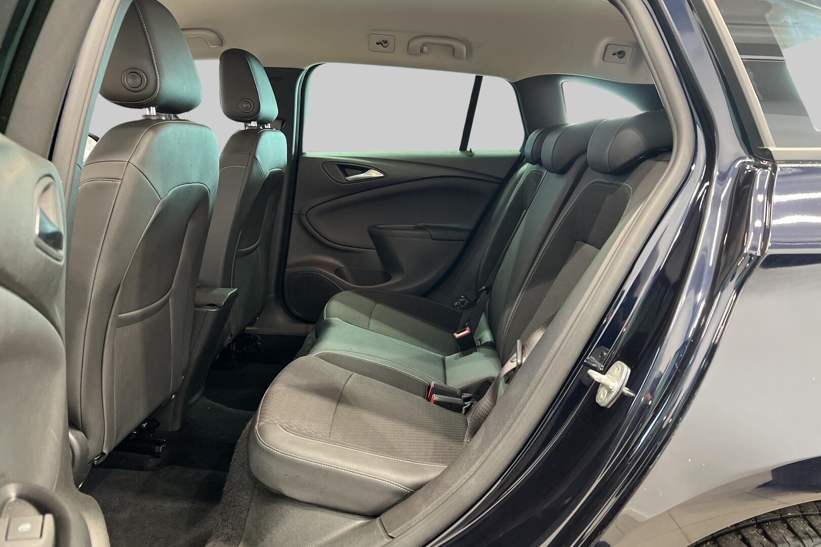 Opel Astra iso kuva 10