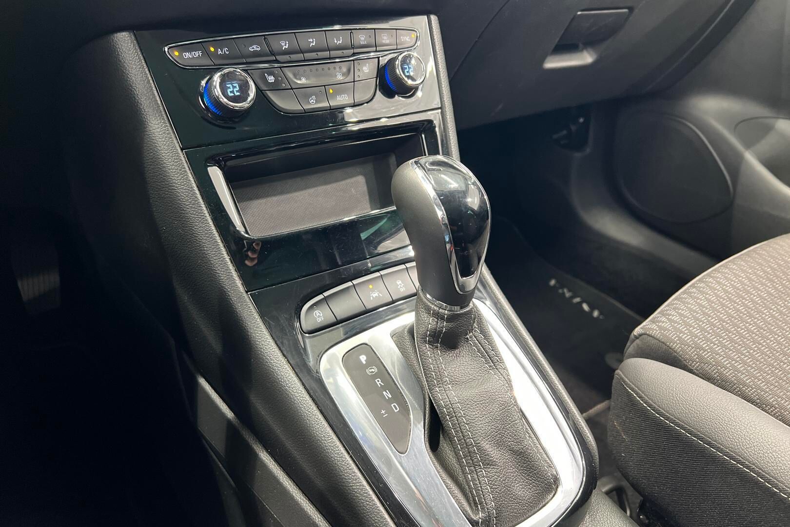 Opel Astra iso kuva 19