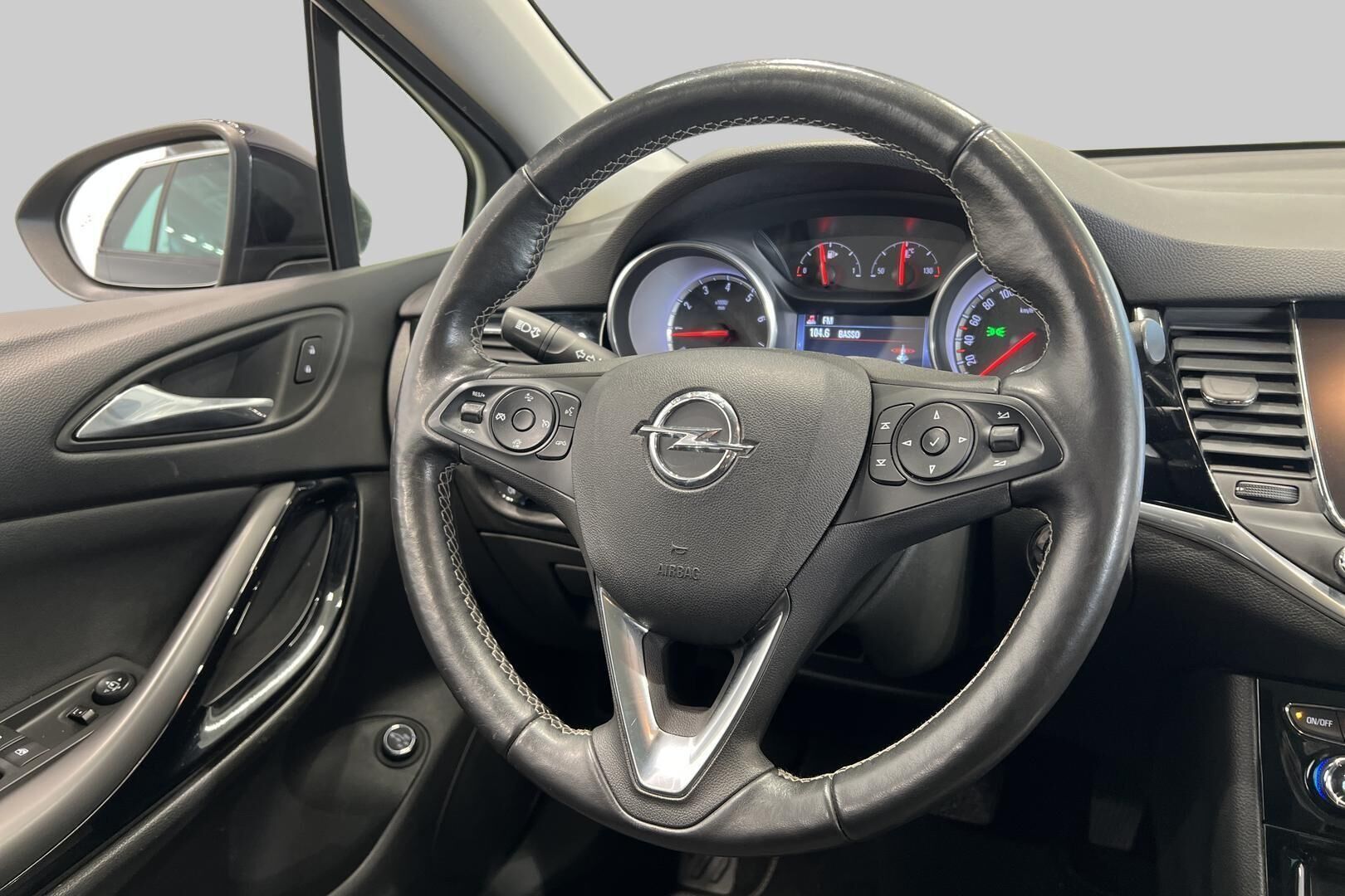 Opel Astra iso kuva 30