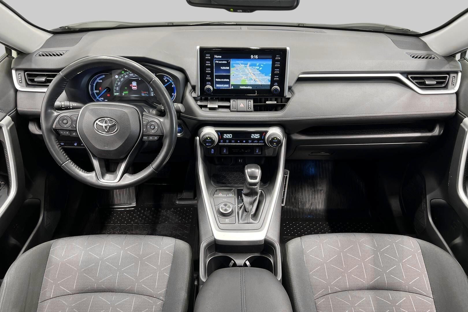 Toyota RAV4 iso kuva 10
